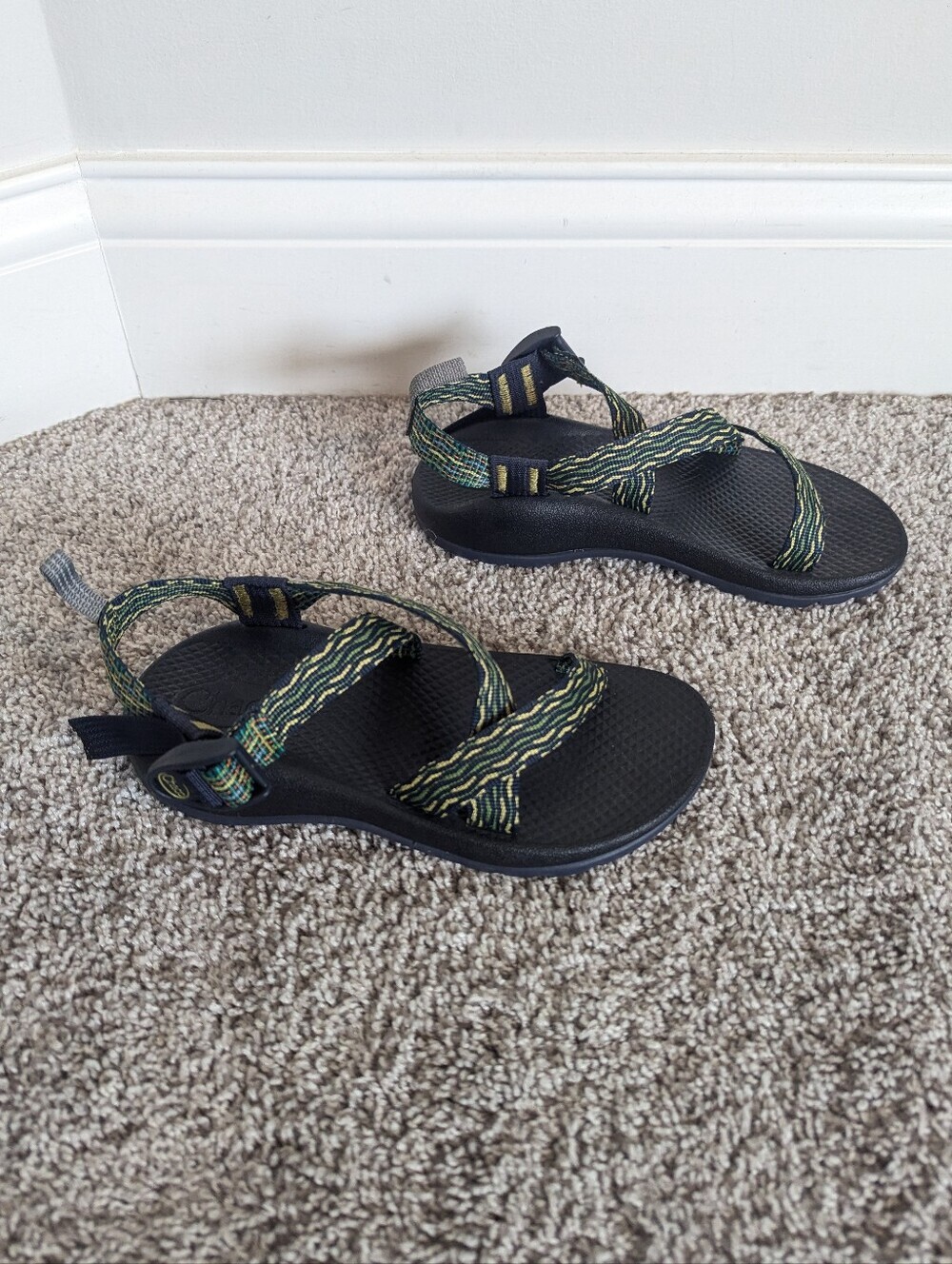 Chaco Classic Kid Sandal - Green and Blue Pattern sz 3